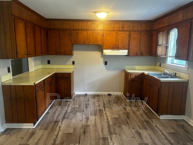 Foto del edificio - 1103 Berrywood Ave