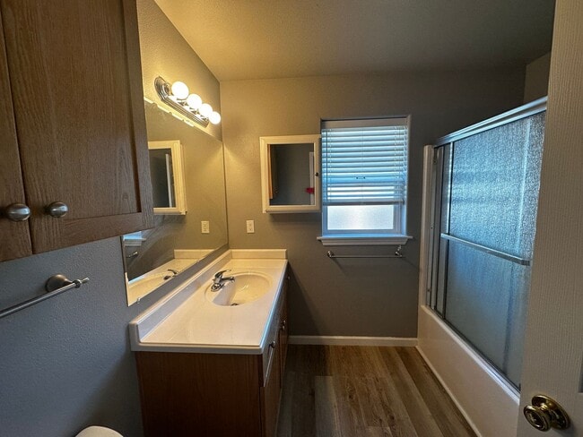 Building Photo - COOK_dup