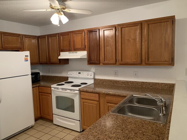 Building Photo - 126 Walton Way