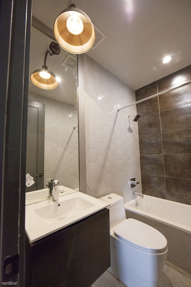 Foto del edificio - 240 Troutman St