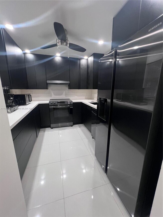 Foto del edificio - 2860 Somerset Dr