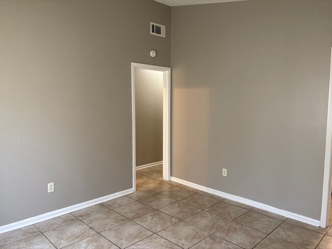 Building Photo - Newly Listed Home in Oakhaven