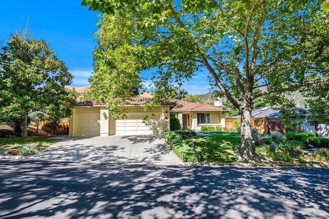 Building Photo - 288 Live Oak Dr