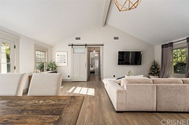 Foto del edificio - 7838 Goodland Ave