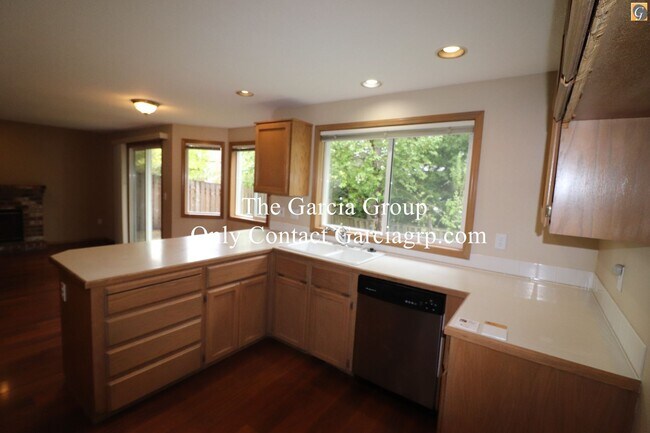 Building Photo - Wonderful Neighborhood Home in Tigard near...