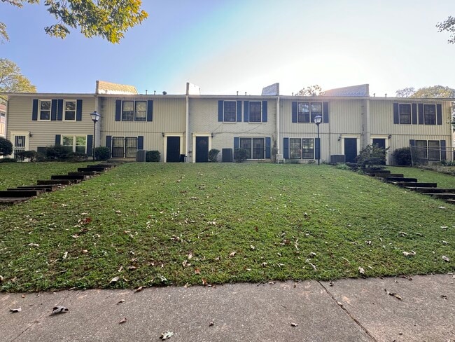 Building Photo - 412 Sycamore Dr