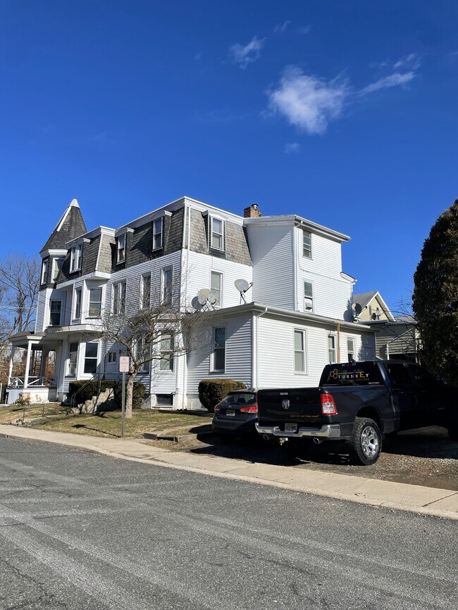 59 Railroad Ave, Washington, NJ 07882 Apartments in Washington, NJ