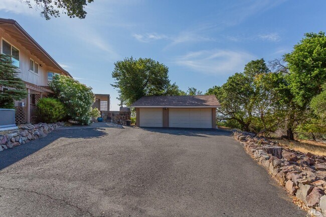 Foto del edificio - 4570 McCready Ct