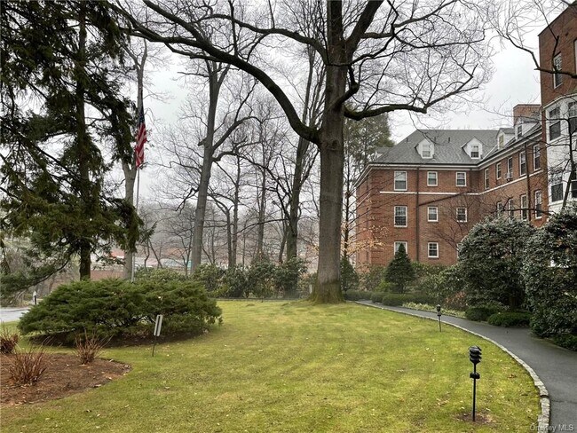 Foto del edificio - 1330 Midland Ave