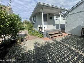 Building Photo - 418 Woodland Ln