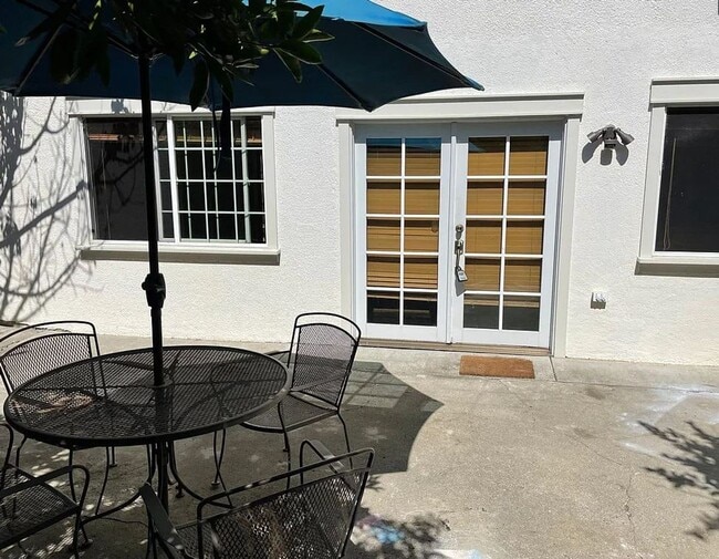 Building Photo - Great location, quiet, 2 bedroom, 1 bath, ...
