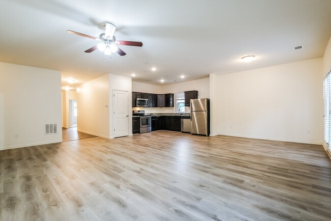 Foto del edificio - 7261 Lacey Dr