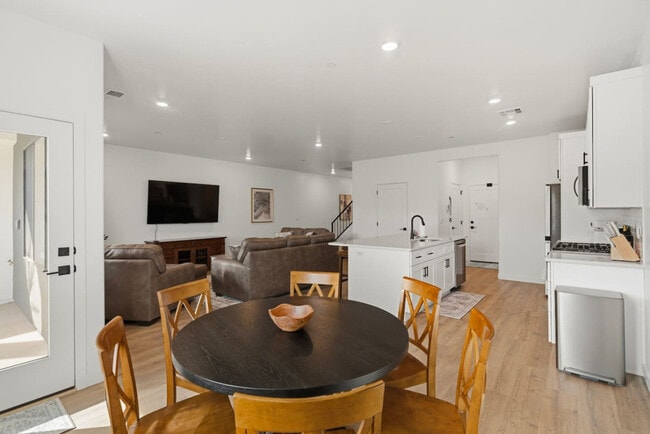 Building Photo - 1709 Ripple Rock Dr