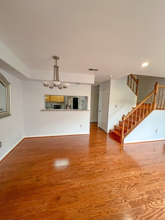 Foto del edificio - 14425 Gringsby Ct