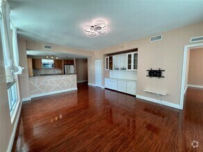 Building Photo - 300 S Biscayne Blvd
