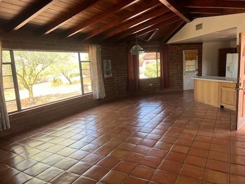 Foto del edificio - 325 N Country Club Dr