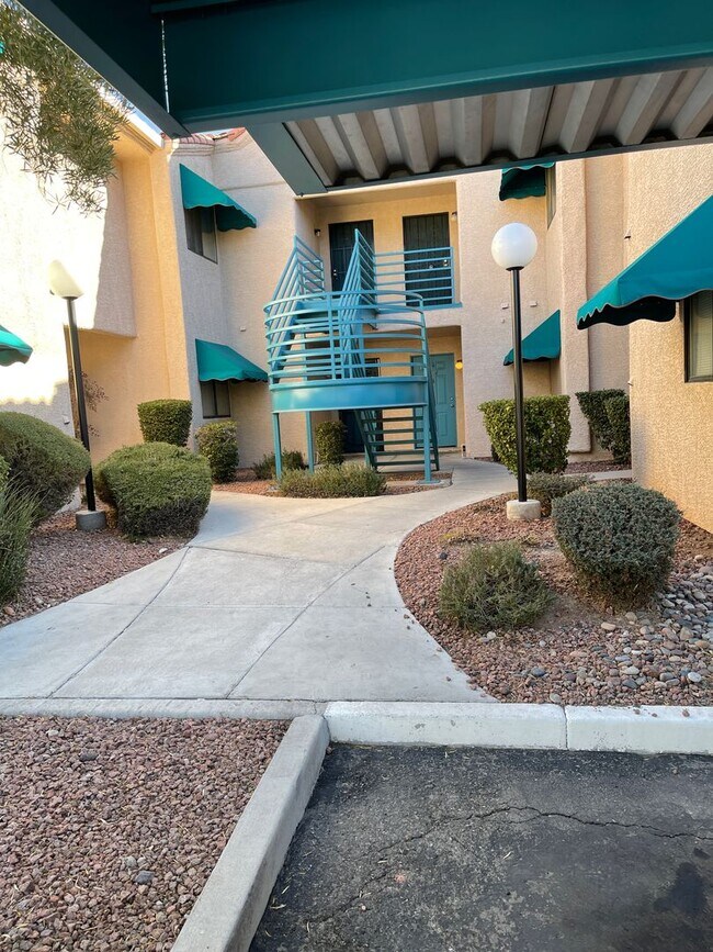 Foto del edificio - 4360 Woodpine Dr