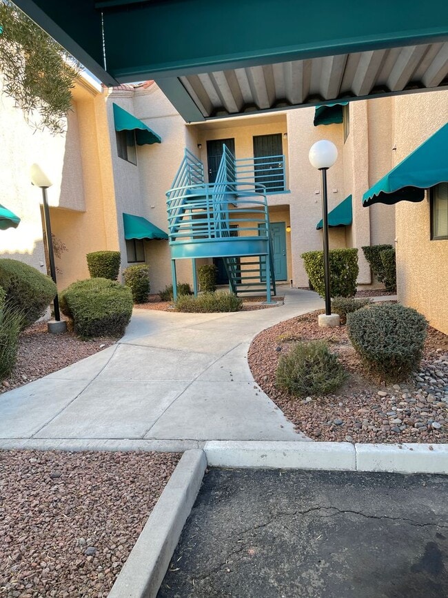 Building Photo - 4360 Woodpine Dr