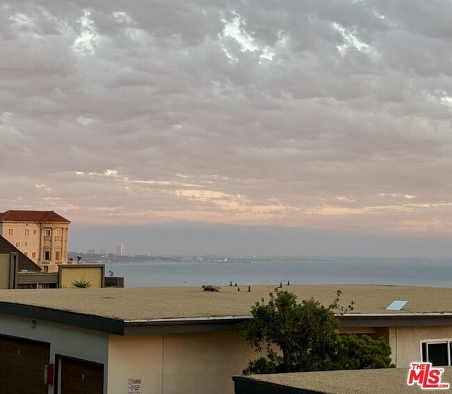 Foto del edificio - 18069 W Coastline Dr