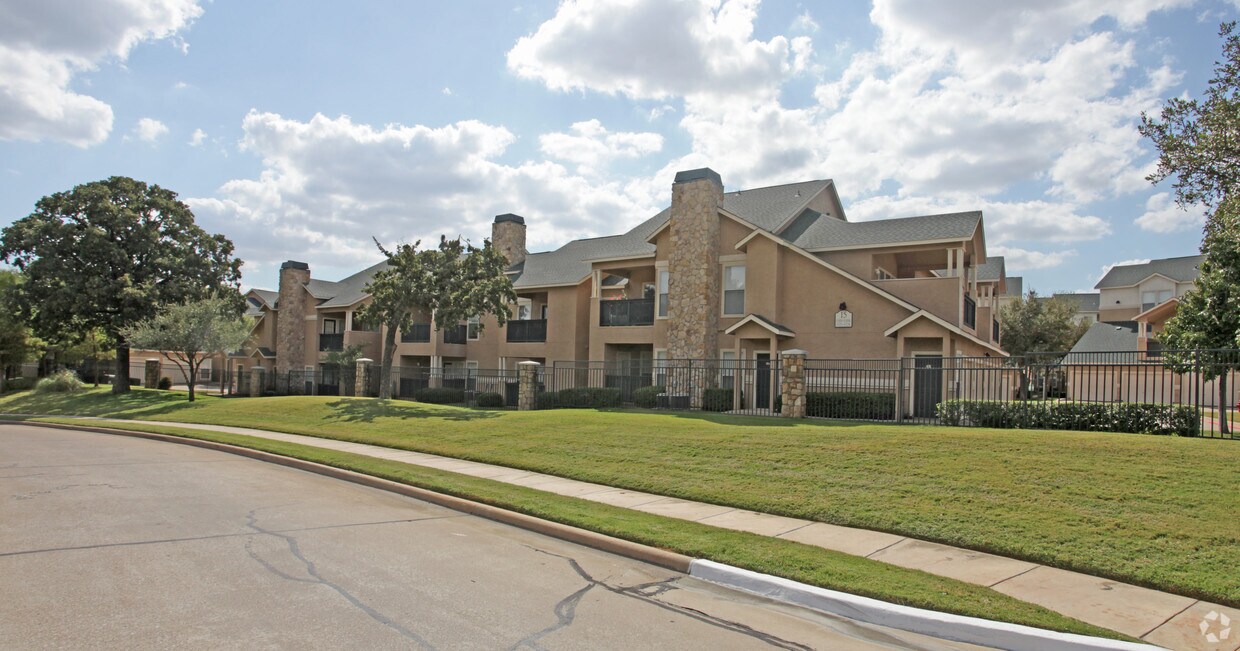 Oakmont of Bear Creek Apartments Euless, TX