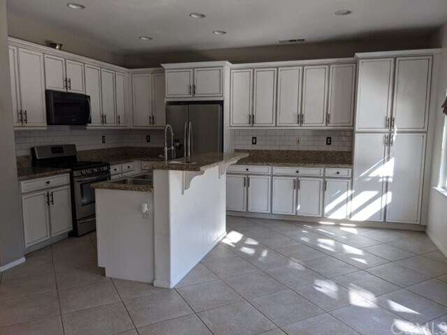 Building Photo - 40200 Bellevue Dr