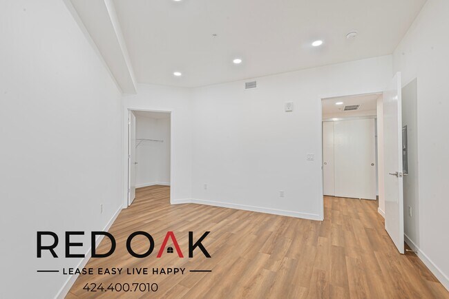Building Photo - Fabulous One Bedroom with a Bonus Den, Pri...