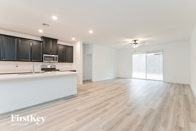 Foto del edificio - 6845 Greensmen Ave