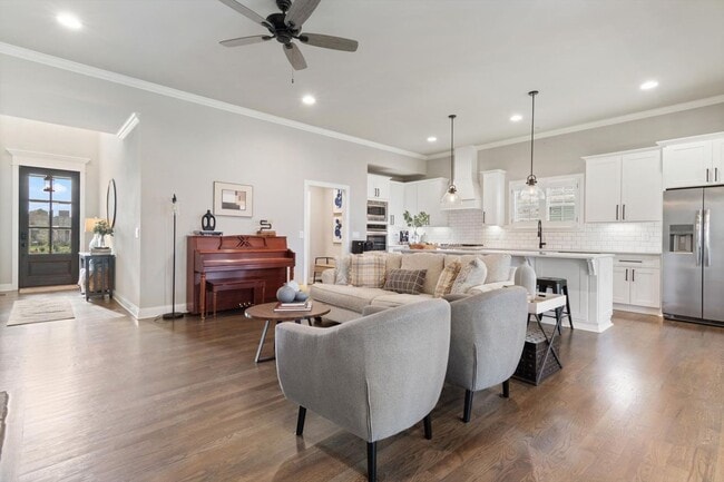 Building Photo - Bluebird Hollow 5 Bedroom 3 1/2 Bath!!!