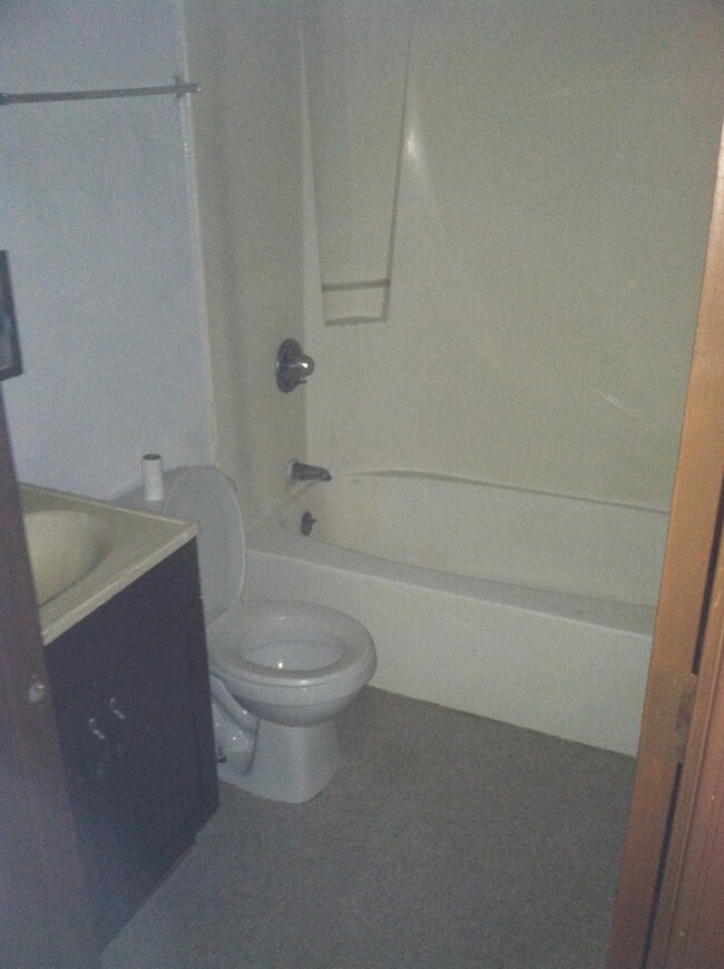 Interior Photo - 819 Parkview Dr