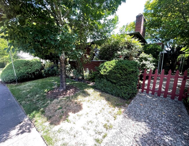 Foto del edificio - 5948 SE Milwaukie Ave