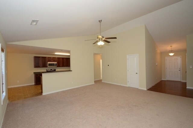 Foto del edificio - COMING SOON- Beautiful Well- Maintained ho...