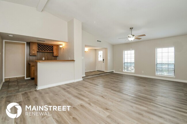 Foto del edificio - 7204 Baird Dr