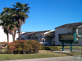 Primary Photo - Fox Run Apartments