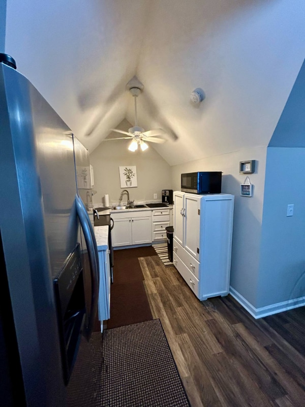 Building Photo - 412 Leamington Way