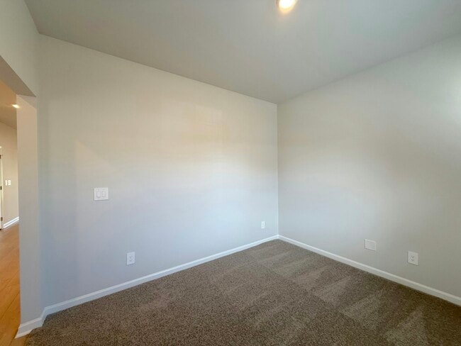 Building Photo - 14739 Mountain Strm Dr