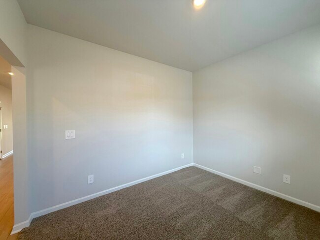 Foto del edificio - 14739 Mountain Strm Dr