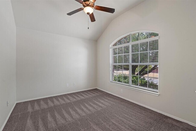 Foto del edificio - 908 Rusk Rd