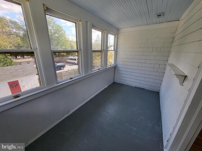 Building Photo - 306 S Aurora St