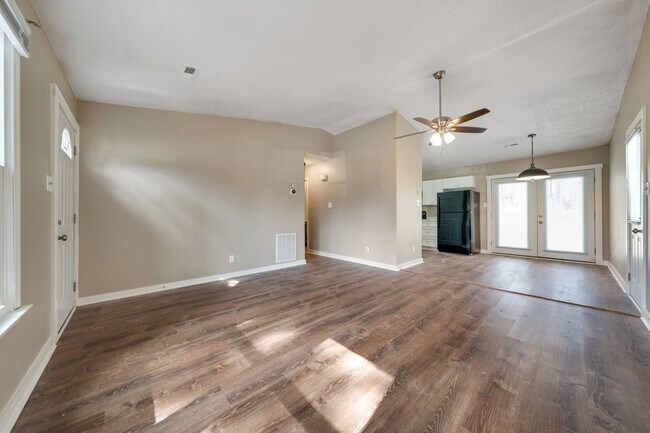Building Photo - Newly Remodeled 3 Bedroom Ranch Near Downt...