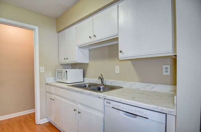Foto del edificio - FOR RENT PRINCESS ANNE GARDENS!!