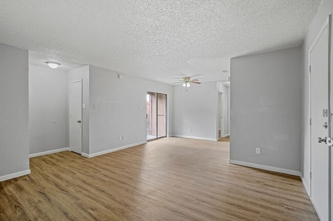 Building Photo - 722 Prairie Creek Dr