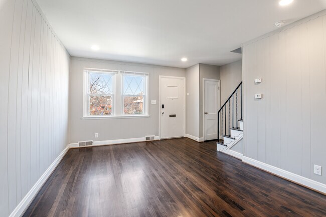 Building Photo - 4813 Midwood Ave