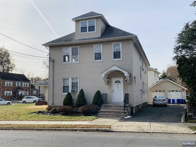 Primary Photo - 215 Saddle River Rd