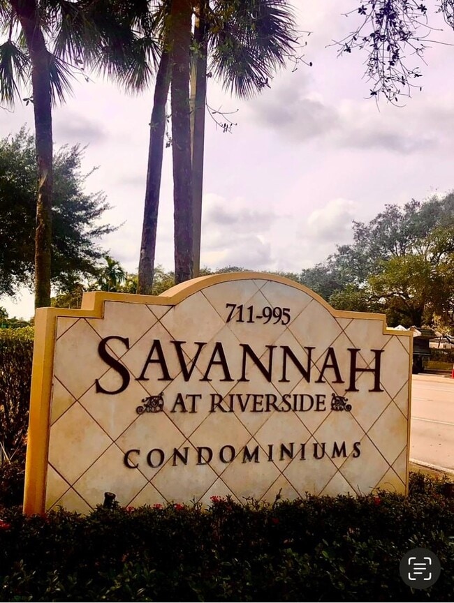 Building Photo - 927 Riverside Dr