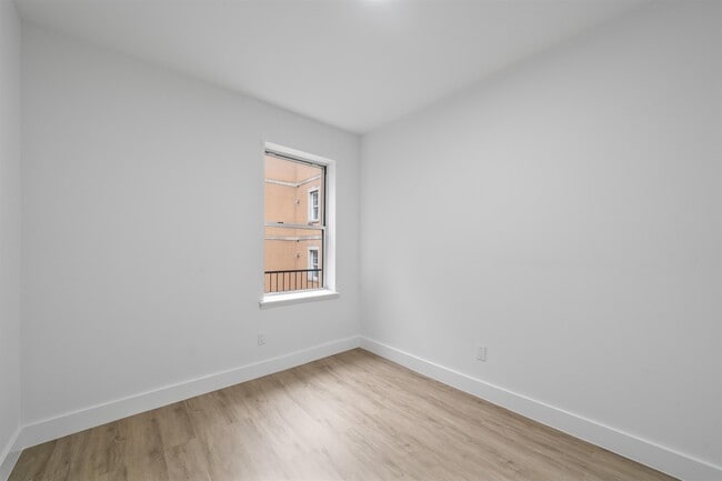 Building Photo - 203 Academy St