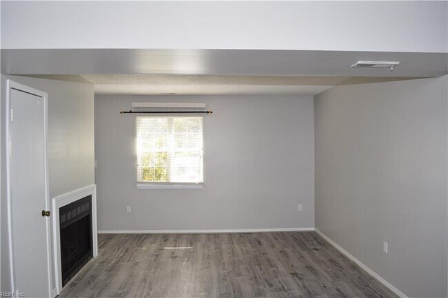 Foto del edificio - 12773 Woodside Ln