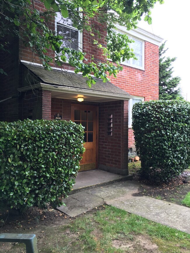 Foto del edificio - 5540 NE Sandycrest Terrace