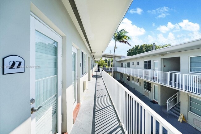 Foto del edificio - 6930 Rue Versailles Dr