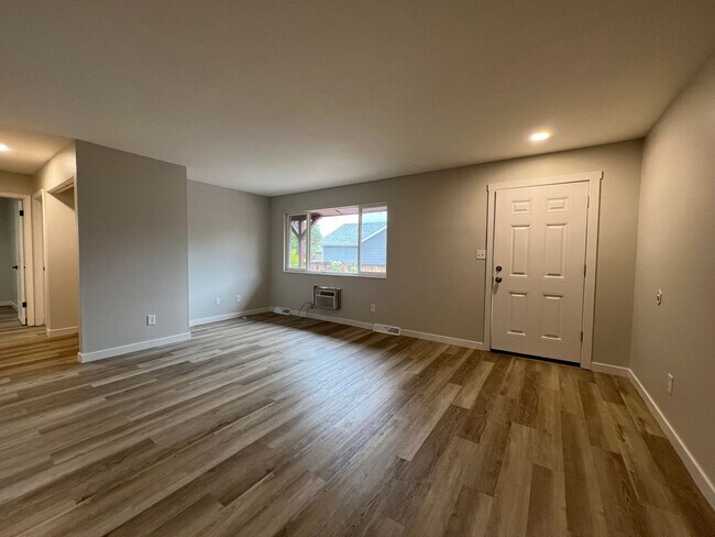 Foto del interior - Larch1642 (KC-AM)