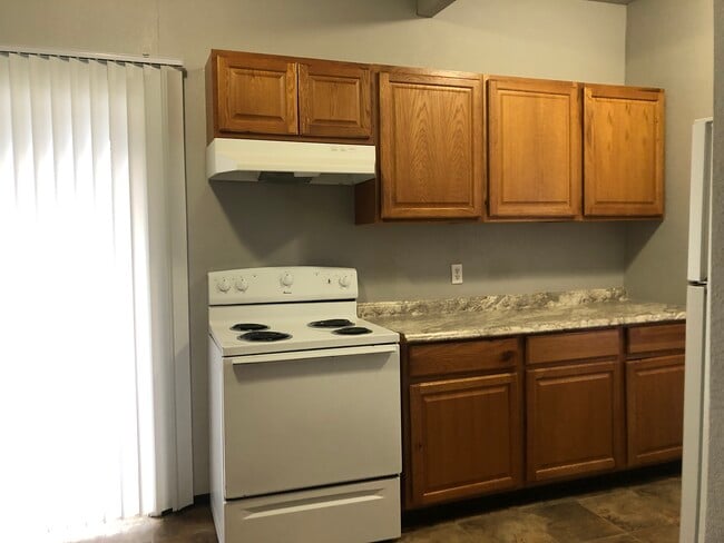 Building Photo - 425 NE Campus St